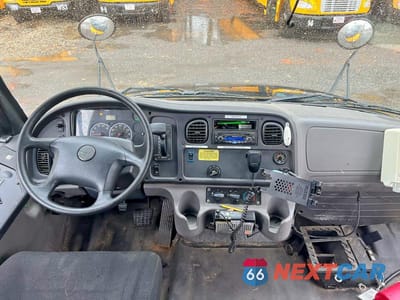 Zdjęcie 9 z 10 samochodu: 2015 FREIGHTLINER CHASSIS B2B VIN:4UZABRDU3FCGJ8502 - miniatura