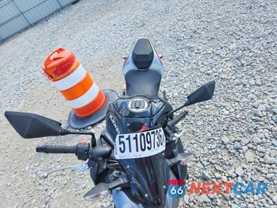 Piąte zdjęcie samochodu w środku: 2019 KAWASAKI ZR900 VIN:JKAZR2A19KA003728 - miniatura