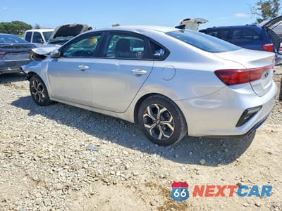 Drugie zdjęcie samochodu z przodu: 2021 KIA FORTE LXS VIN:3KPF24AD5ME311434 - miniatura