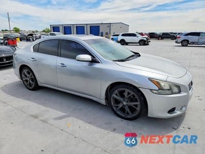 Czwarte zdjęcie samochodu z boku: 2014 NISSAN MAXIMA 3.5 SV VIN:1N4AA5AP8EC491147 - miniatura