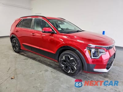 Czwarte zdjęcie samochodu z boku: 2023 KIA NIRO EV WIND VIN:KNDCR3L14P5072700 - miniatura