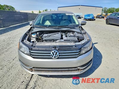 Piąte zdjęcie samochodu w środku: 2014 VOLKSWAGEN PASSAT SE VIN:1VWBS7A34EC063917 - miniatura
