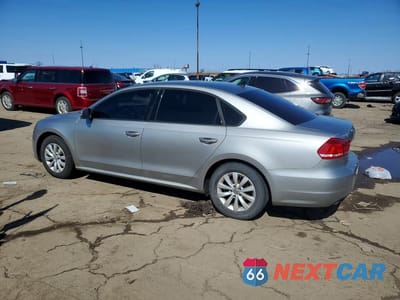 Drugie zdjęcie samochodu z przodu: 2013 VOLKSWAGEN PASSAT S VIN:1VWAP7A37DC148553 - miniatura