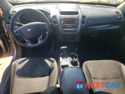 Zdjęcie 8 z 13 samochodu: 2014 KIA SORENTO LX VIN:5XYKT3A64EG506775 - miniatura