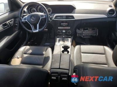 Zdjęcie 8 z 12 samochodu: 2013 MERCEDES-BENZ C 250 VIN:WDDGF4HB1DR273790 - miniatura