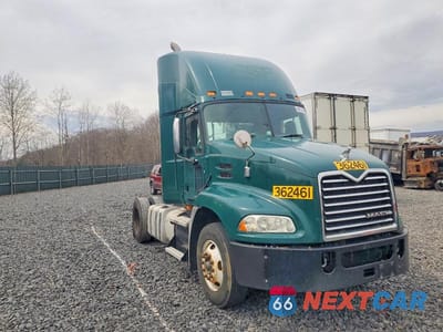 2017 MACK CXU612 SEMI TRUCK 1M1AW01X4HM009769 - główne zdjęcie licytacji z USA - miniatura