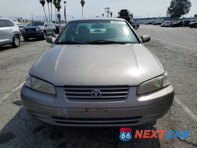 Piąte zdjęcie samochodu w środku: 1999 TOYOTA CAMRY LE VIN:4T1BG22K9XU864364 - miniatura