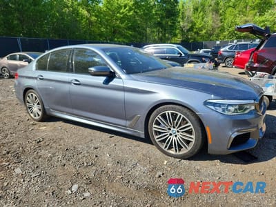 Czwarte zdjęcie samochodu z boku: 2019 BMW M550XI VIN:WBAJB9C56KB464263 - miniatura