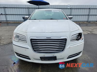 Piąte zdjęcie samochodu w środku: 2011 CHRYSLER 300 LIMITED VIN:2C3CA5CGXBH585172 - miniatura
