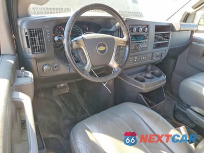 Zdjęcie 8 z 13 samochodu: 2018 CHEV EXPRESS G2500 VIN:1GCWGAFG0J1178938 - miniatura
