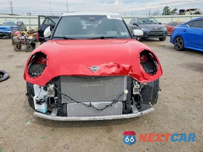 Piąte zdjęcie samochodu w środku: 2025 MINI COOPER S VIN:WMW53GD07S2X52458 - miniatura