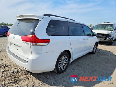 Trzecie zdjęcie samochodu z tyłu: 2014 TOYOTA SIENNA XLE 8-PASSENGER VIN:5TDYK3DC9ES490056 - miniatura