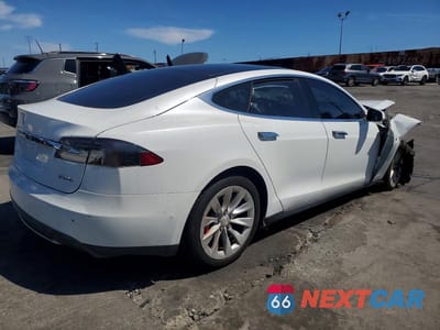 Trzecie zdjęcie samochodu z tyłu: 2016 TESLA MODEL S VIN:5YJSA1E40GF134171 - miniatura