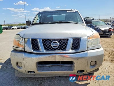 Piąte zdjęcie samochodu w środku: 2014 NISSAN TITAN SV VIN:1N6AA0EC1EN514290 - miniatura