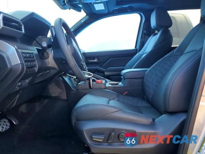 Zdjęcie 7 z 13 samochodu: 2025 TOYOTA TACOMA TRD SPORT VIN:3TMKB5FN0SM051100 - miniatura