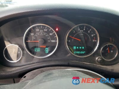 Zdjęcie 9 z 13 samochodu: 2014 JEEP WRANGLER UNLIMITED SAHARA VIN:1C4BJWEG7EL296431 - miniatura