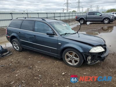 Czwarte zdjęcie samochodu z boku: 2004 VOLKSWAGEN PASSAT GLX 4MOTION VIN:WVWYH63B84E086968 - miniatura