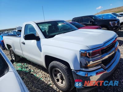 Czwarte zdjęcie samochodu z boku: 2018 CHEVROLET SILVERADO C1500 VIN:1GCNCNEH9JZ168287 - miniatura