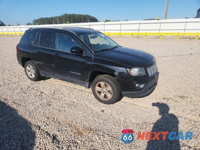 Czwarte zdjęcie samochodu z boku: 2016 JEEP COMPASS LATITUDE VIN:1C4NJCEA2GD769267 - miniatura