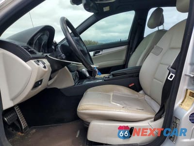 Zdjęcie 7 z 12 samochodu: 2011 MERCEDES-BENZ C 300 VIN:WDDGF5EB8BR154223 - miniatura