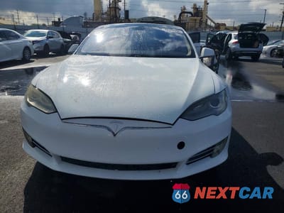Piąte zdjęcie samochodu w środku: 2013 TESLA MODEL S VIN:5YJSA1CN0DFP13944 - miniatura