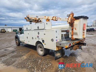 Trzecie zdjęcie samochodu z tyłu: 2016 FORD F450 SUPER DUTY BUCKET TRUCK VIN:1FDUF4GY3GEC04013 - miniatura