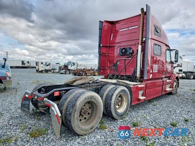 Czwarte zdjęcie samochodu z boku: 2015 VOLVO VNL SEMI TRUCK VIN:4V4NC9EJ4FN908552 - miniatura