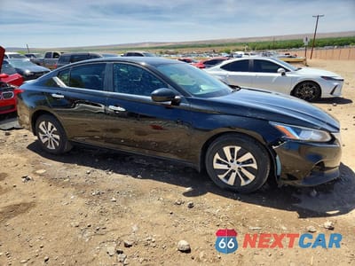 Czwarte zdjęcie samochodu z boku: 2020 NISSAN ALTIMA S VIN:1N4BL4BV8LC210774 - miniatura