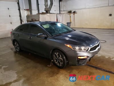 Czwarte zdjęcie samochodu z boku: 2021 KIA FORTE LXS VIN:3KPF24AD2ME291577 - miniatura