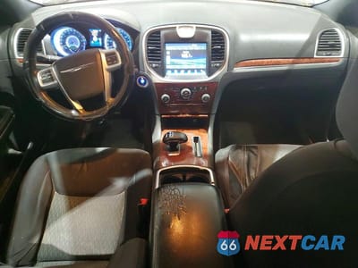 Zdjęcie 8 z 12 samochodu: 2012 CHRYSLER 300 VIN:2C3CCAAG1CH251569 - miniatura