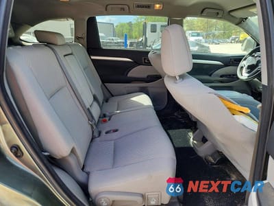 Zdjęcie 11 z 12 samochodu: 2018 TOYOTA HIGHLANDER LE VIN:5TDZARFH3JS041257 - miniatura