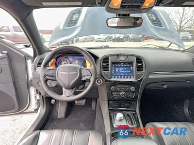 Zdjęcie 9 z 14 samochodu: 2023 CHRYSLER 300 S VIN:2C3CCABG8PH628211 - miniatura