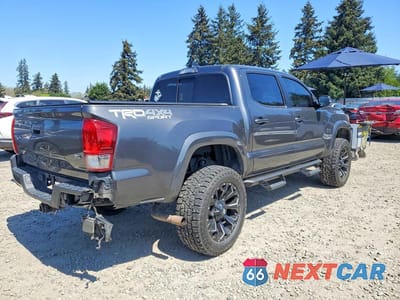 Trzecie zdjęcie samochodu z tyłu: 2017 TOYOTA TACOMA TRD SPORT VIN:3TMCZ5AN8HM057985 - miniatura
