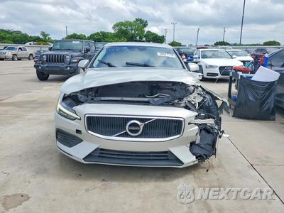 Piąte zdjęcie samochodu w środku: 2019 VOLVO S60 T6 MOMENTUM VIN:7JRA22TK7KG003545 - miniatura