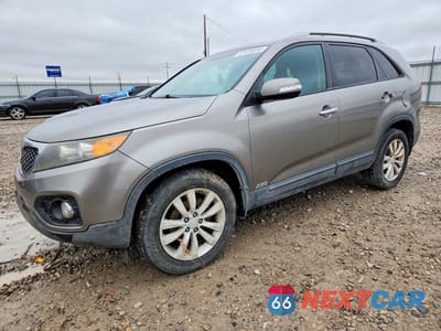 2011 KIA SORENTO LX 5XYKTDA28BG151785 - główne zdjęcie licytacji z USA - miniatura