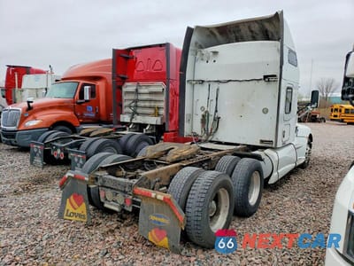 Czwarte zdjęcie samochodu z boku: 2013 KENWORTH T660 SEMI TRUCK VIN:1XKAD49X8DJ345636 - miniatura