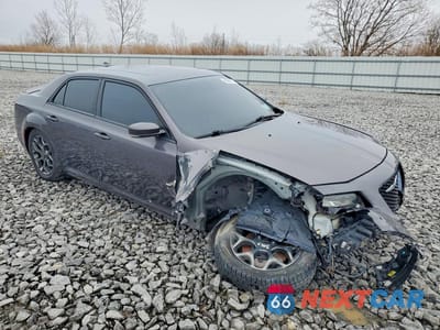 Czwarte zdjęcie samochodu z boku: 2017 CHRYSLER 300 S VIN:2C3CCAGG9HH603909 - miniatura