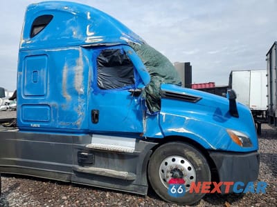 Zdjęcie 9 z 10 samochodu: 2023 FREIGHTLINER CASCADIA 126 SEMI TRUCK VIN:1FUJHHDR0PLUE6750 - miniatura