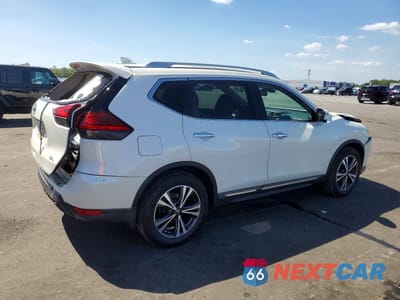 Trzecie zdjęcie samochodu z tyłu: 2017 NISSAN ROGUE SL VIN:5N1AT2MT2HC847636 - miniatura