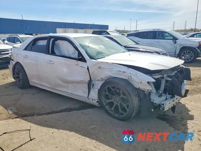 Czwarte zdjęcie samochodu z boku: 2016 CHRYSLER 300 S VIN:2C3CCABG0GH269906 - miniatura