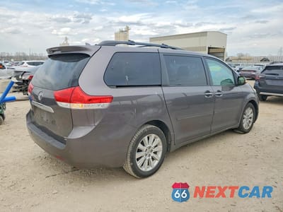 Trzecie zdjęcie samochodu z tyłu: 2013 TOYOTA SIENNA LIMITED 7-PASSENGER VIN:5TDDK3DC9DS068026 - miniatura