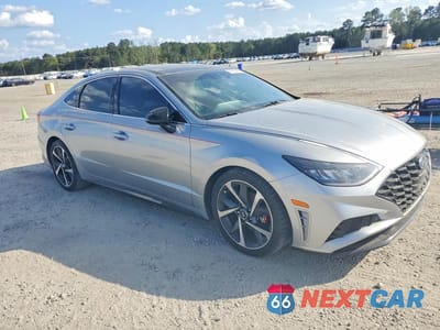 Czwarte zdjęcie samochodu z boku: 2021 HYUNDAI SONATA SEL PLUS VIN:5NPEJ4J28MH132099 - miniatura