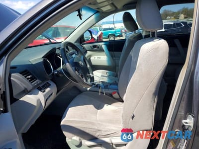 Zdjęcie 7 z 12 samochodu: 2013 TOYOTA HIGHLANDER BASE VIN:5TDBK3EH1DS202674 - miniatura