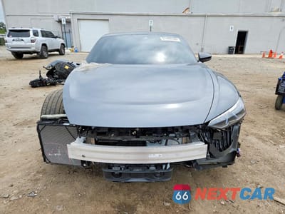 Piąte zdjęcie samochodu w środku: 2022 AUDI E-TRON GT PRESTIGE VIN:WAUEJBFW9N7004473 - miniatura