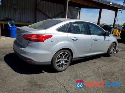Trzecie zdjęcie samochodu z tyłu: 2017 FORD FOCUS SEL VIN:1FADP3H28HL258013 - miniatura
