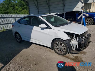 Czwarte zdjęcie samochodu z boku: 2017 HYUNDAI ACCENT SE VIN:KMHCT4AE8HU319605 - miniatura