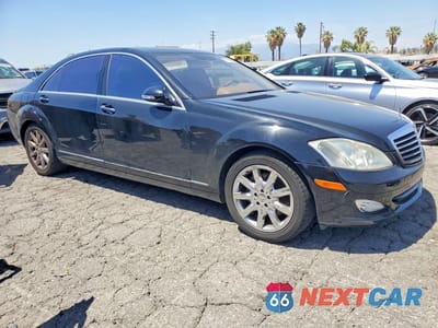 Czwarte zdjęcie samochodu z boku: 2007 MERCEDES-BENZ S 550 VIN:WDDNG71X67A062406 - miniatura