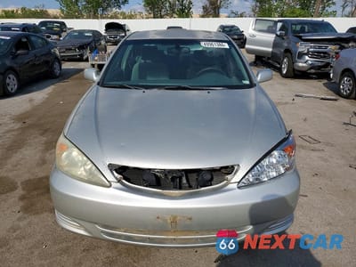 Piąte zdjęcie samochodu w środku: 2002 TOYOTA CAMRY VIN:4T1BE32K22U035818 - miniatura