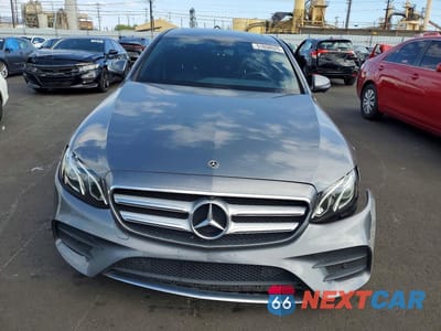 Piąte zdjęcie samochodu w środku: 2019 MERCEDES-BENZ E 300 VIN:WDDZF4JB1KA504735 - miniatura