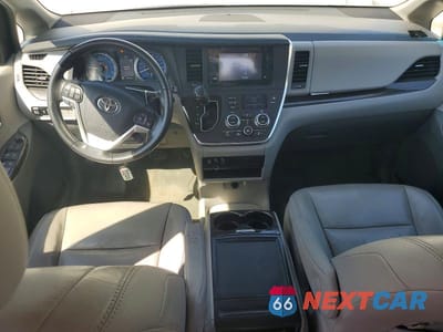 Zdjęcie 8 z 13 samochodu: 2016 TOYOTA SIENNA XLE 8-PASSENGER VIN:5TDYK3DC7GS722785 - miniatura